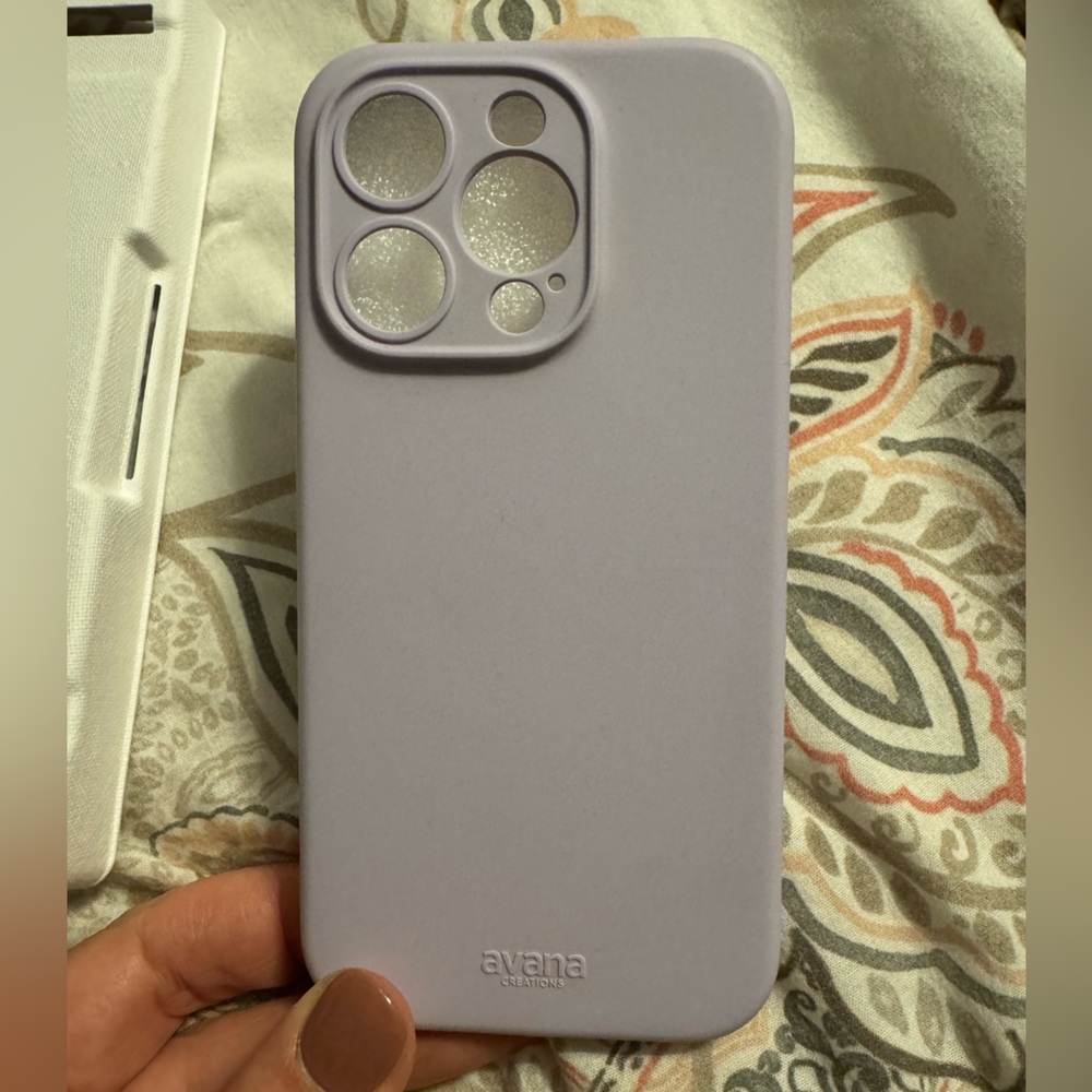 Lavender iphone 15 Pro cellphone case. Like brand new! Barely used!